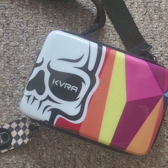 Kameleon Personalized Hard Shell Bag Overshoulder KVRA Skull/Lion Pre-owned - Picture 2 of 7